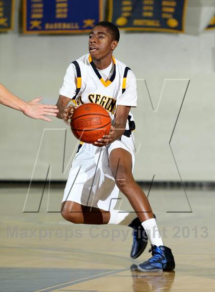Thumbnail 3 in El Segundo vs. St. Monica (El Segundo Tournament) photogallery.