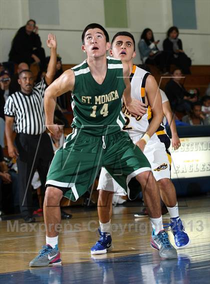 Thumbnail 2 in El Segundo vs. St. Monica (El Segundo Tournament) photogallery.