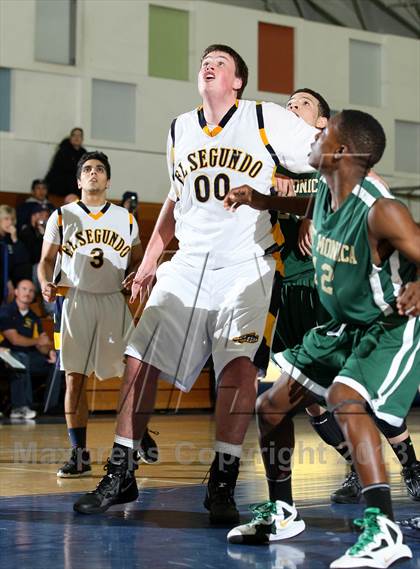 Thumbnail 3 in El Segundo vs. St. Monica (El Segundo Tournament) photogallery.