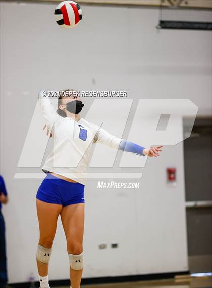 Thumbnail 2 in Castle View vs Broomfield (CHSAA 5A Region 7) photogallery.