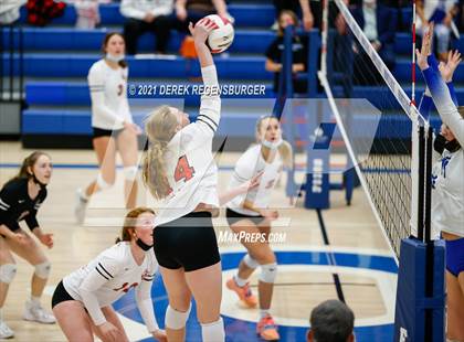 Thumbnail 3 in Castle View vs Broomfield (CHSAA 5A Region 7) photogallery.