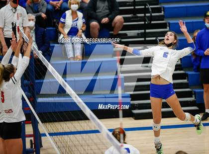 Thumbnail 2 in Castle View vs Broomfield (CHSAA 5A Region 7) photogallery.