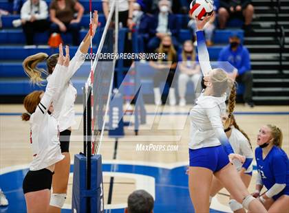Thumbnail 1 in Castle View vs Broomfield (CHSAA 5A Region 7) photogallery.