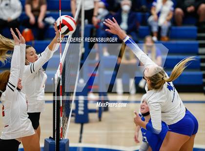 Thumbnail 1 in Castle View vs Broomfield (CHSAA 5A Region 7) photogallery.