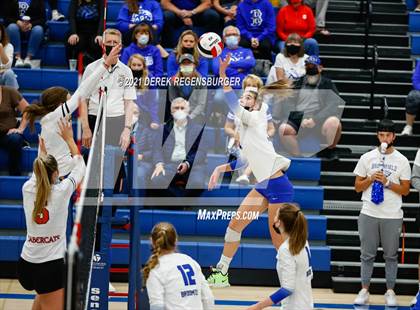 Thumbnail 1 in Castle View vs Broomfield (CHSAA 5A Region 7) photogallery.