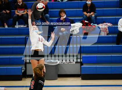 Thumbnail 2 in Castle View vs Broomfield (CHSAA 5A Region 7) photogallery.