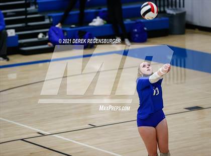 Thumbnail 3 in Castle View vs Broomfield (CHSAA 5A Region 7) photogallery.