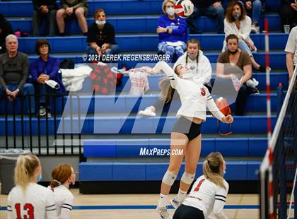 Thumbnail 2 in Castle View vs Broomfield (CHSAA 5A Region 7) photogallery.