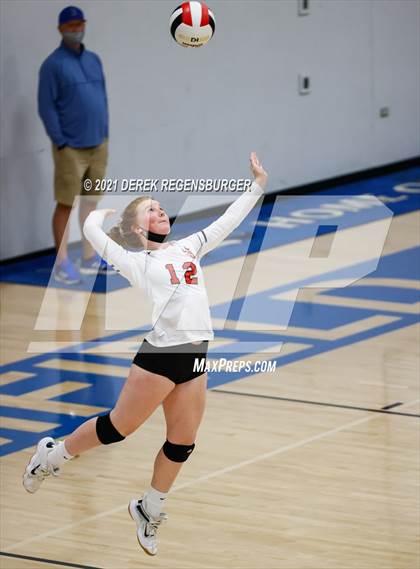 Thumbnail 1 in Castle View vs Broomfield (CHSAA 5A Region 7) photogallery.