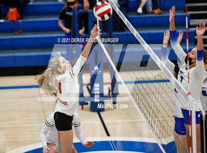 Thumbnail 3 in Castle View vs Broomfield (CHSAA 5A Region 7) photogallery.