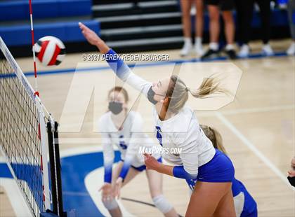 Thumbnail 1 in Castle View vs Broomfield (CHSAA 5A Region 7) photogallery.