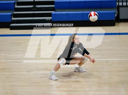 Thumbnail 2 in Castle View vs Broomfield (CHSAA 5A Region 7) photogallery.