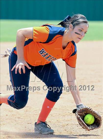 Thumbnail 3 in Wakeland vs. Ennis (Class 4A Region II Semifinal) photogallery.