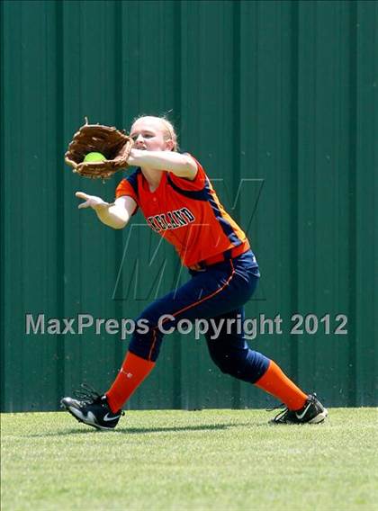Thumbnail 2 in Wakeland vs. Ennis (Class 4A Region II Semifinal) photogallery.