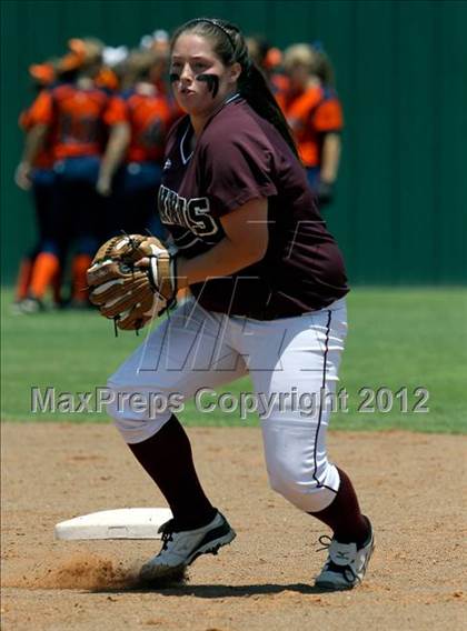 Thumbnail 2 in Wakeland vs. Ennis (Class 4A Region II Semifinal) photogallery.