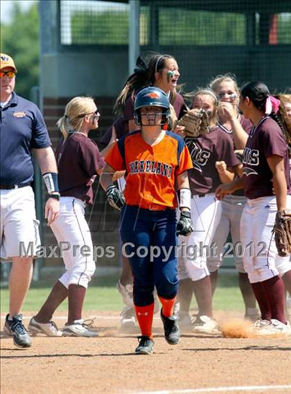 Thumbnail 3 in Wakeland vs. Ennis (Class 4A Region II Semifinal) photogallery.