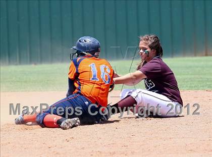 Thumbnail 1 in Wakeland vs. Ennis (Class 4A Region II Semifinal) photogallery.