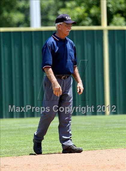 Thumbnail 2 in Wakeland vs. Ennis (Class 4A Region II Semifinal) photogallery.