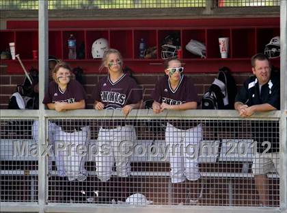 Thumbnail 3 in Wakeland vs. Ennis (Class 4A Region II Semifinal) photogallery.