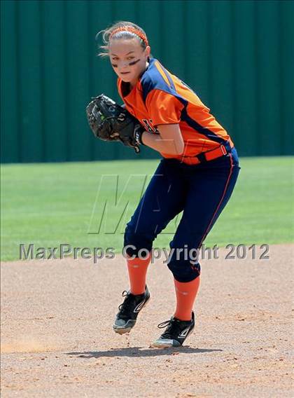 Thumbnail 2 in Wakeland vs. Ennis (Class 4A Region II Semifinal) photogallery.