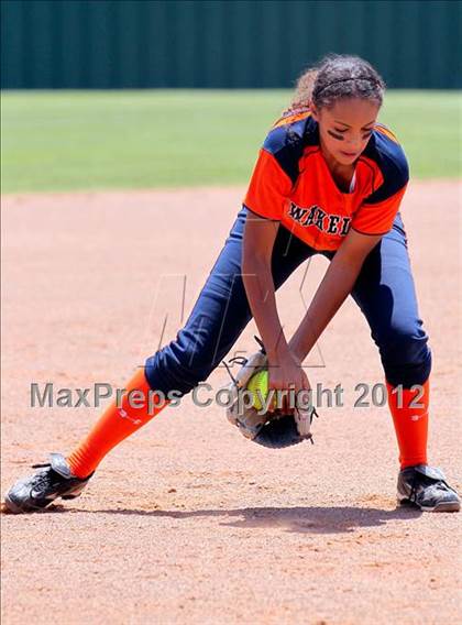 Thumbnail 1 in Wakeland vs. Ennis (Class 4A Region II Semifinal) photogallery.