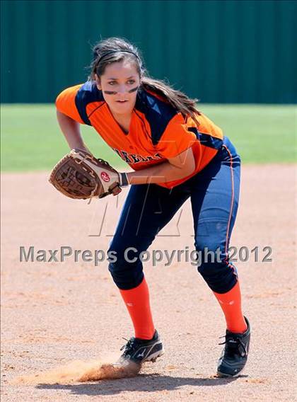 Thumbnail 2 in Wakeland vs. Ennis (Class 4A Region II Semifinal) photogallery.