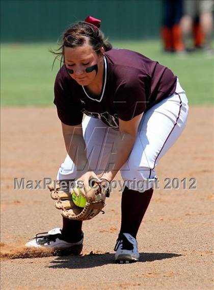 Thumbnail 1 in Wakeland vs. Ennis (Class 4A Region II Semifinal) photogallery.