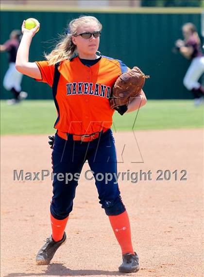 Thumbnail 3 in Wakeland vs. Ennis (Class 4A Region II Semifinal) photogallery.