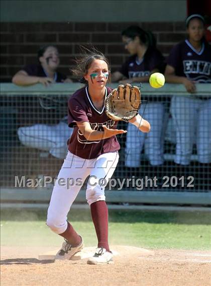 Thumbnail 3 in Wakeland vs. Ennis (Class 4A Region II Semifinal) photogallery.