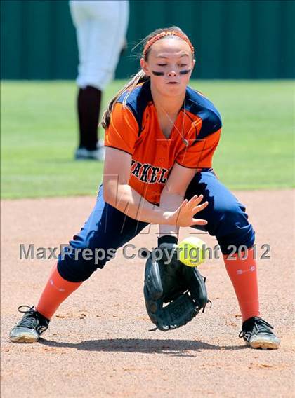 Thumbnail 2 in Wakeland vs. Ennis (Class 4A Region II Semifinal) photogallery.