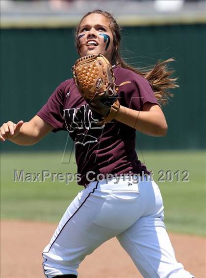 Thumbnail 2 in Wakeland vs. Ennis (Class 4A Region II Semifinal) photogallery.