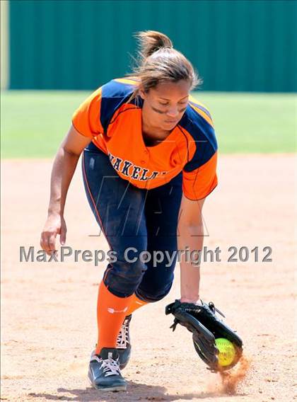 Thumbnail 2 in Wakeland vs. Ennis (Class 4A Region II Semifinal) photogallery.