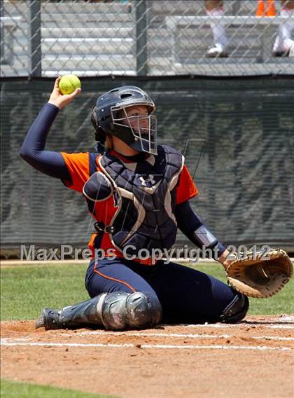 Thumbnail 2 in Wakeland vs. Ennis (Class 4A Region II Semifinal) photogallery.