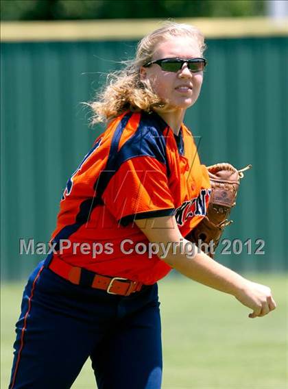 Thumbnail 1 in Wakeland vs. Ennis (Class 4A Region II Semifinal) photogallery.