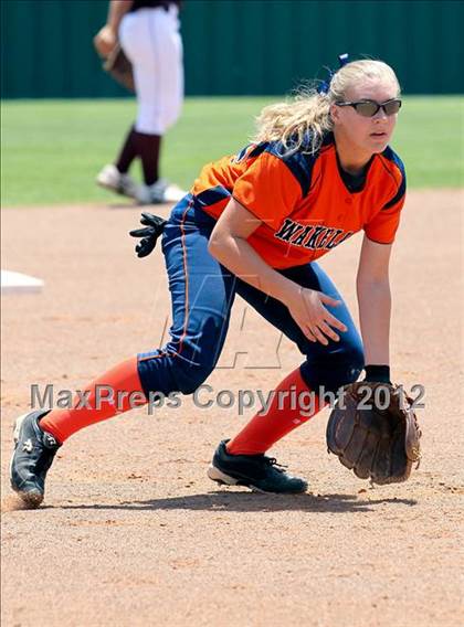 Thumbnail 2 in Wakeland vs. Ennis (Class 4A Region II Semifinal) photogallery.