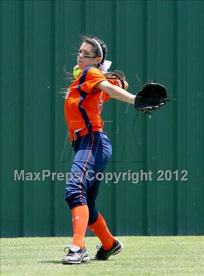 Thumbnail 3 in Wakeland vs. Ennis (Class 4A Region II Semifinal) photogallery.