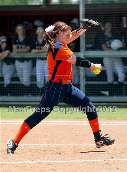 Thumbnail 1 in Wakeland vs. Ennis (Class 4A Region II Semifinal) photogallery.