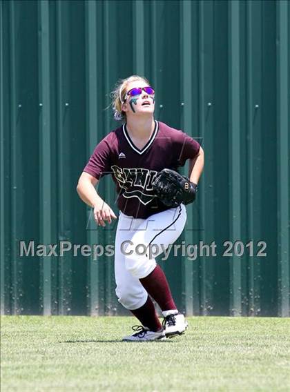 Thumbnail 3 in Wakeland vs. Ennis (Class 4A Region II Semifinal) photogallery.