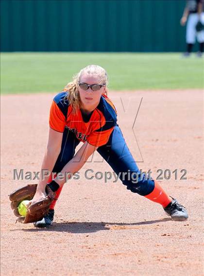 Thumbnail 3 in Wakeland vs. Ennis (Class 4A Region II Semifinal) photogallery.