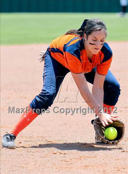 Thumbnail 1 in Wakeland vs. Ennis (Class 4A Region II Semifinal) photogallery.