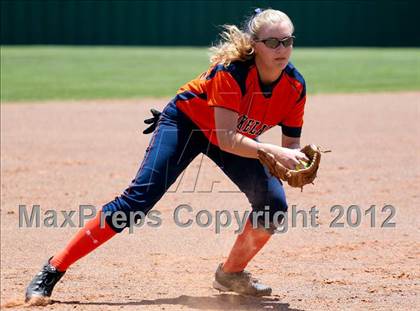 Thumbnail 2 in Wakeland vs. Ennis (Class 4A Region II Semifinal) photogallery.