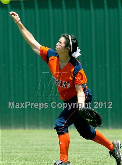 Thumbnail 1 in Wakeland vs. Ennis (Class 4A Region II Semifinal) photogallery.