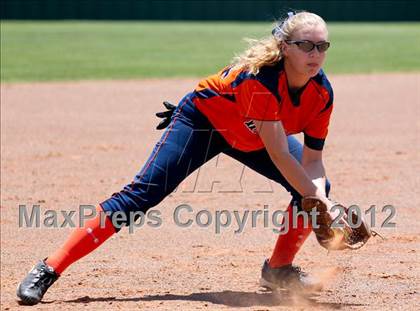 Thumbnail 1 in Wakeland vs. Ennis (Class 4A Region II Semifinal) photogallery.