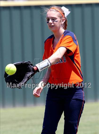Thumbnail 3 in Wakeland vs. Ennis (Class 4A Region II Semifinal) photogallery.