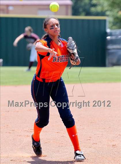 Thumbnail 1 in Wakeland vs. Ennis (Class 4A Region II Semifinal) photogallery.