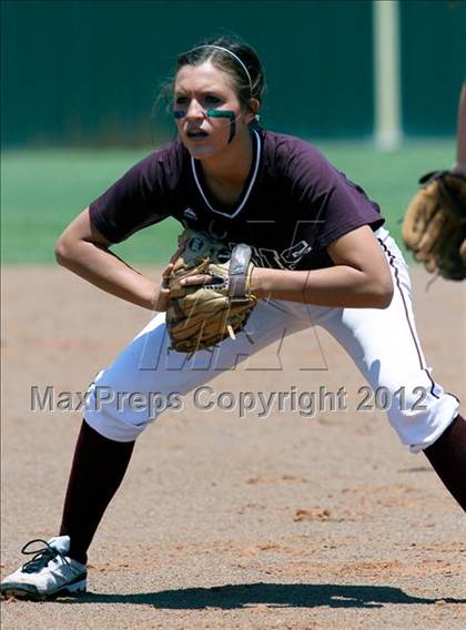 Thumbnail 1 in Wakeland vs. Ennis (Class 4A Region II Semifinal) photogallery.
