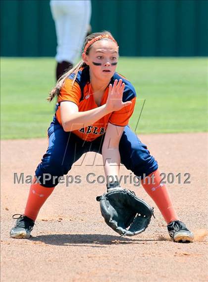 Thumbnail 1 in Wakeland vs. Ennis (Class 4A Region II Semifinal) photogallery.