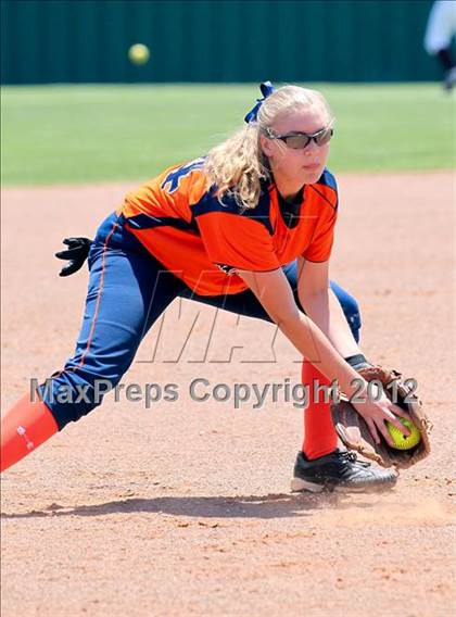 Thumbnail 2 in Wakeland vs. Ennis (Class 4A Region II Semifinal) photogallery.