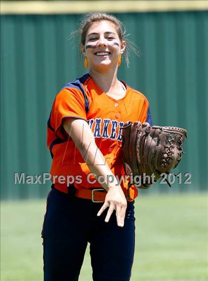 Thumbnail 2 in Wakeland vs. Ennis (Class 4A Region II Semifinal) photogallery.