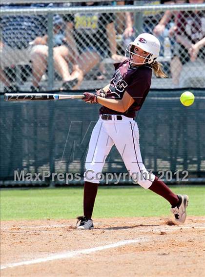 Thumbnail 2 in Wakeland vs. Ennis (Class 4A Region II Semifinal) photogallery.